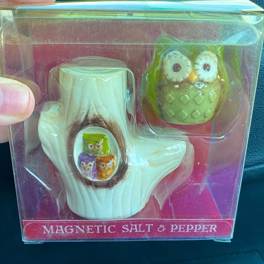 Grassland Rd magnetic salt pepper shakers NIB.  #16
